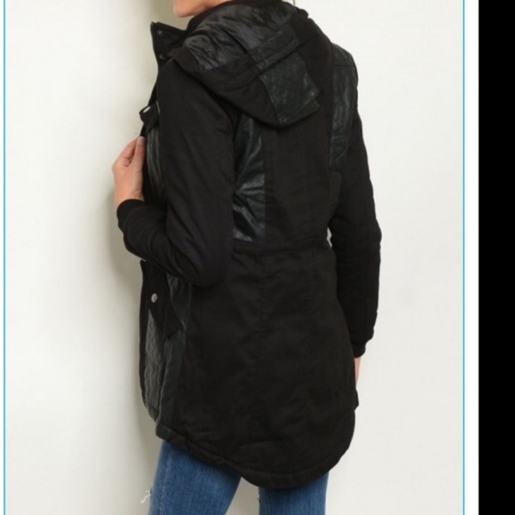 Black hooded Quilted Utility Jacket. Size Small - Picture 3 of 7